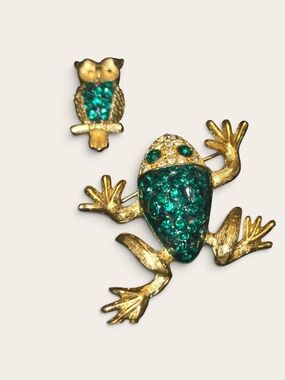 Vintage Frog and Owl (JJ Jonette) Brooch Set with Emerald Green Rhinestones